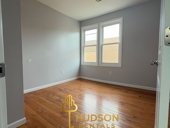 5th image of 550 Garfield Ave #3F