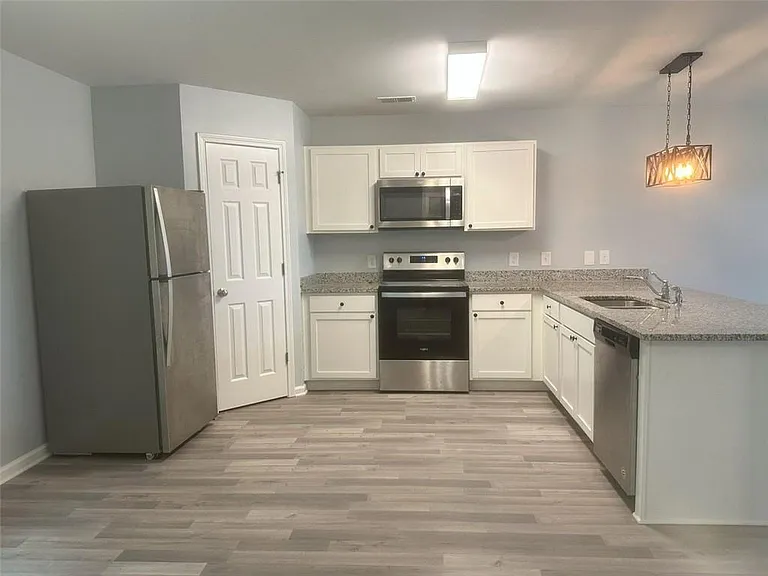 620 Cartecay Dr — Photo 3