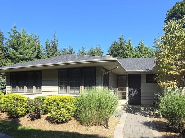 90 Lylewood Dr, Tenafly, NJ 07670