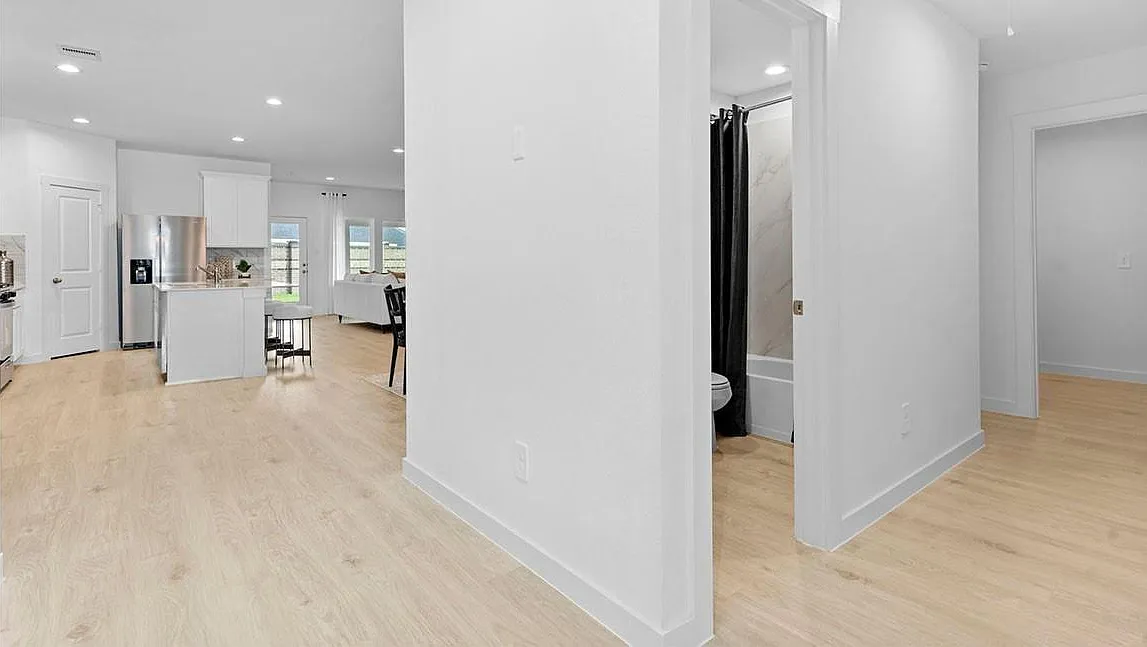 5 bed, 3.0 bath, 2199 sqft, $2,600 — Photo 4
