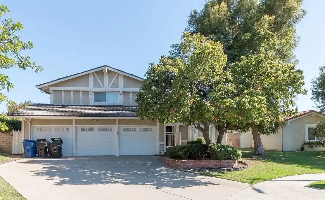 5 bed, 3024 sqft, $6,320 — Photo 1