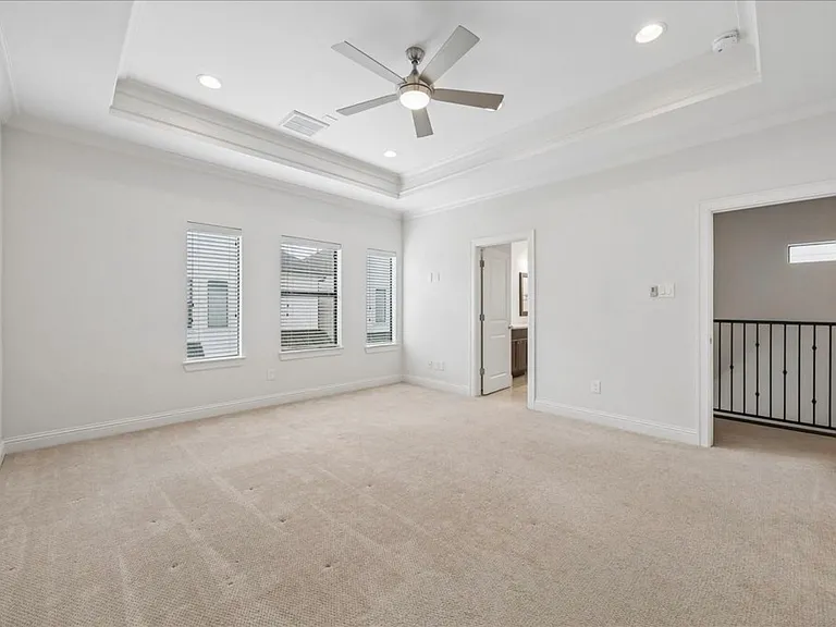 800 W 20th St — Photo 5