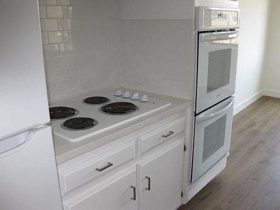 4th image of 1047 S Shenandoah St APT 304
