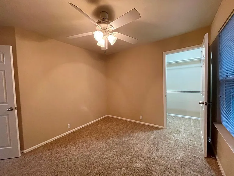 376 Spruce Dr — Photo 17