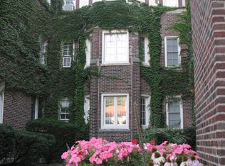 86 Temple Ct APT 303, Winnetka, IL 60093