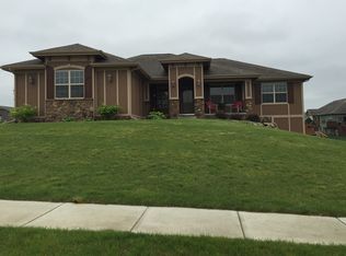 2202 Hearthstone Cir SW, Altoona, IA 50009