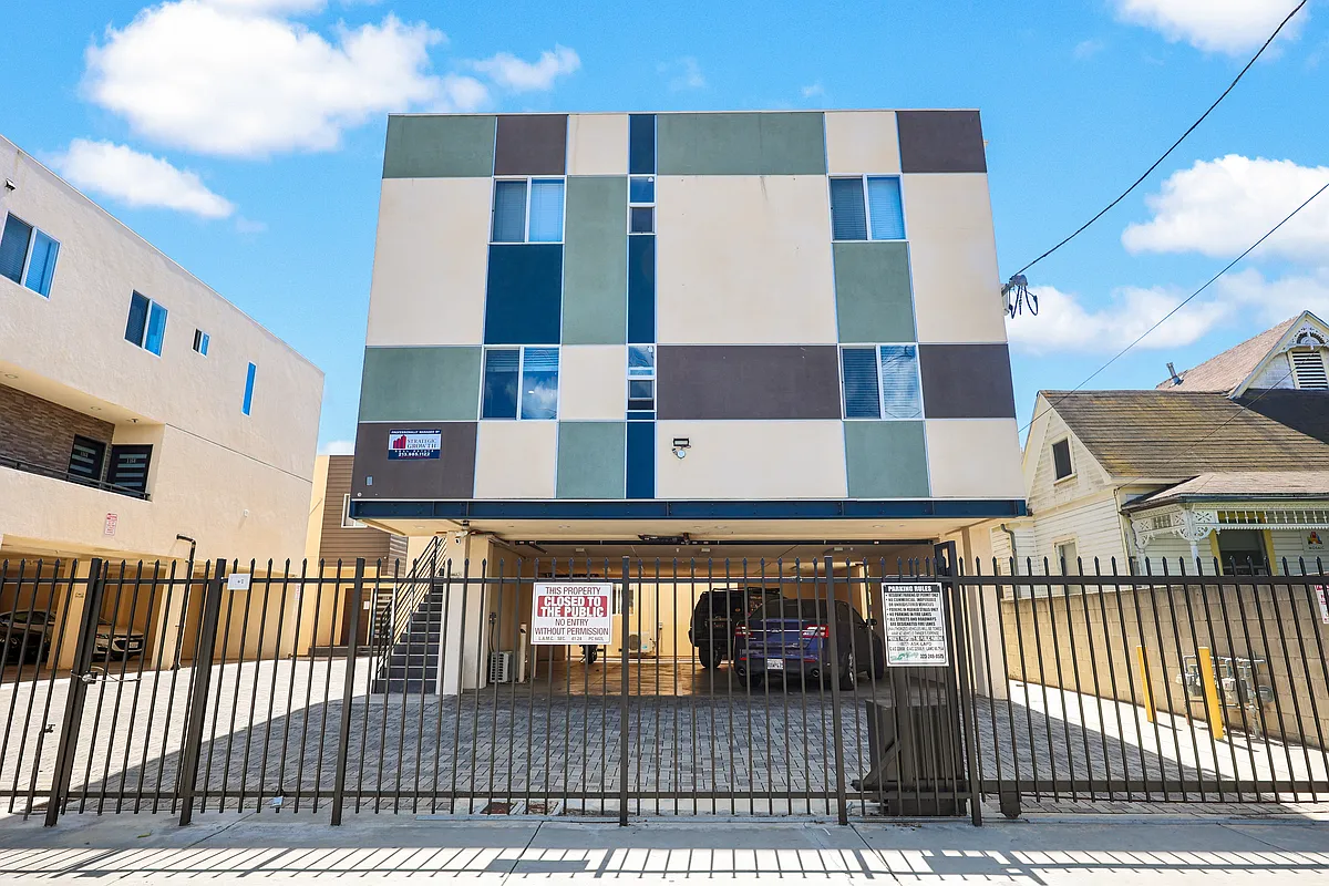 Building Photo - 1176 W 24th St #1178