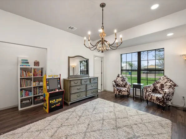 309 S 2nd St, Purdon, TX 76693