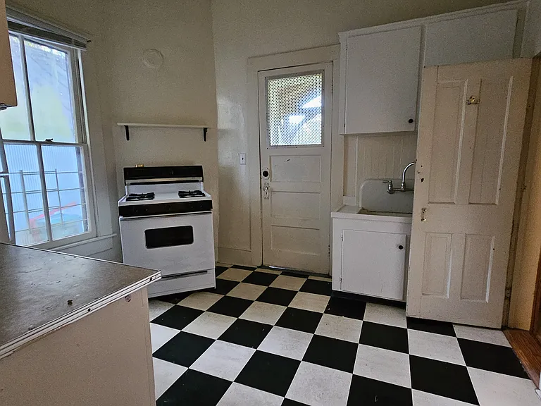 234 SW 2nd Pl — Photo 11