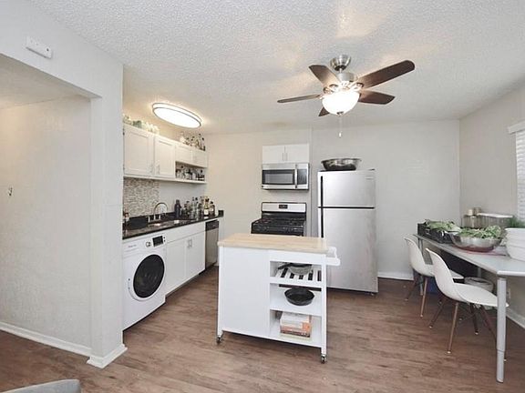 3rd image of 2401 Manor Rd APT 132A