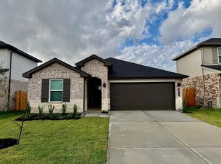 4922 Oakwood Dr, Fresno, TX 77545