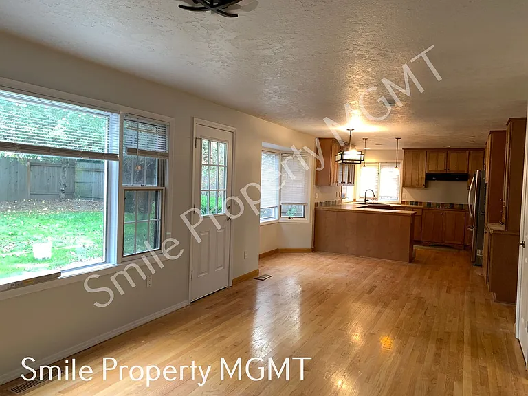7710 SW Barnard Dr — Photo 3