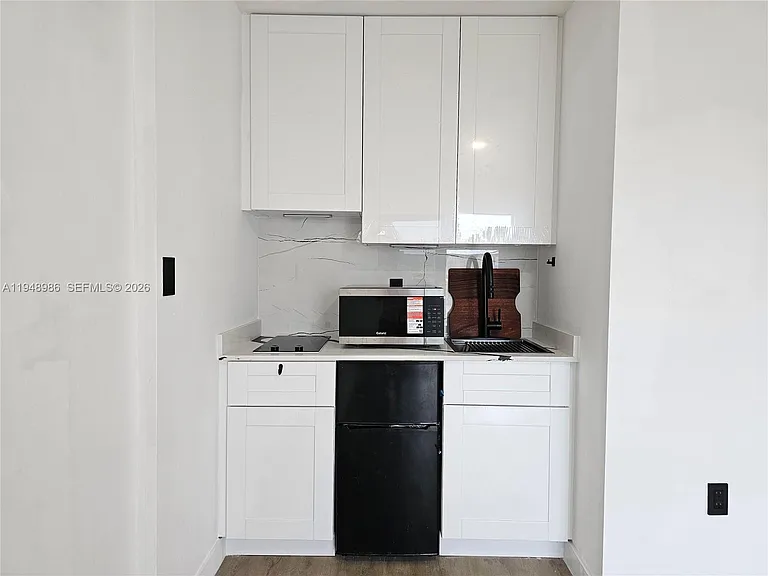 215 NW 13th Pl — Photo 4