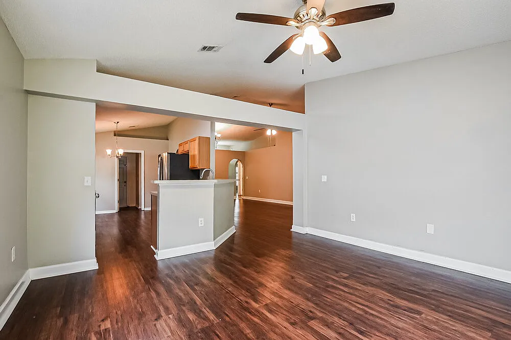 4 bed, 2.0 bath, 1855 sqft, $2,470 — Photo 4