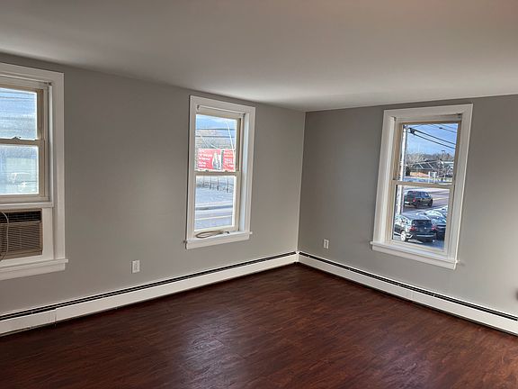 3rd image of 1021 E Main St #C