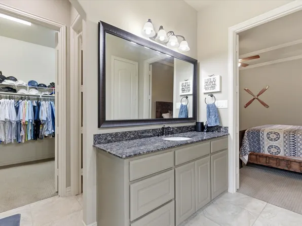 2115 N Hill Dr, Irving, TX 75038