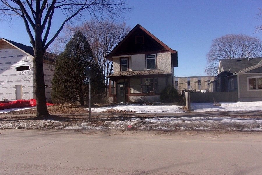 1st image of 2726 Polk St NE