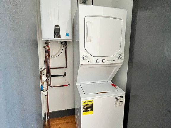 5th image of 576 Communipaw Ave #206