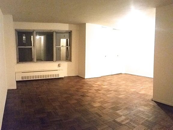 4th image of 15 W 72nd St APT 10G