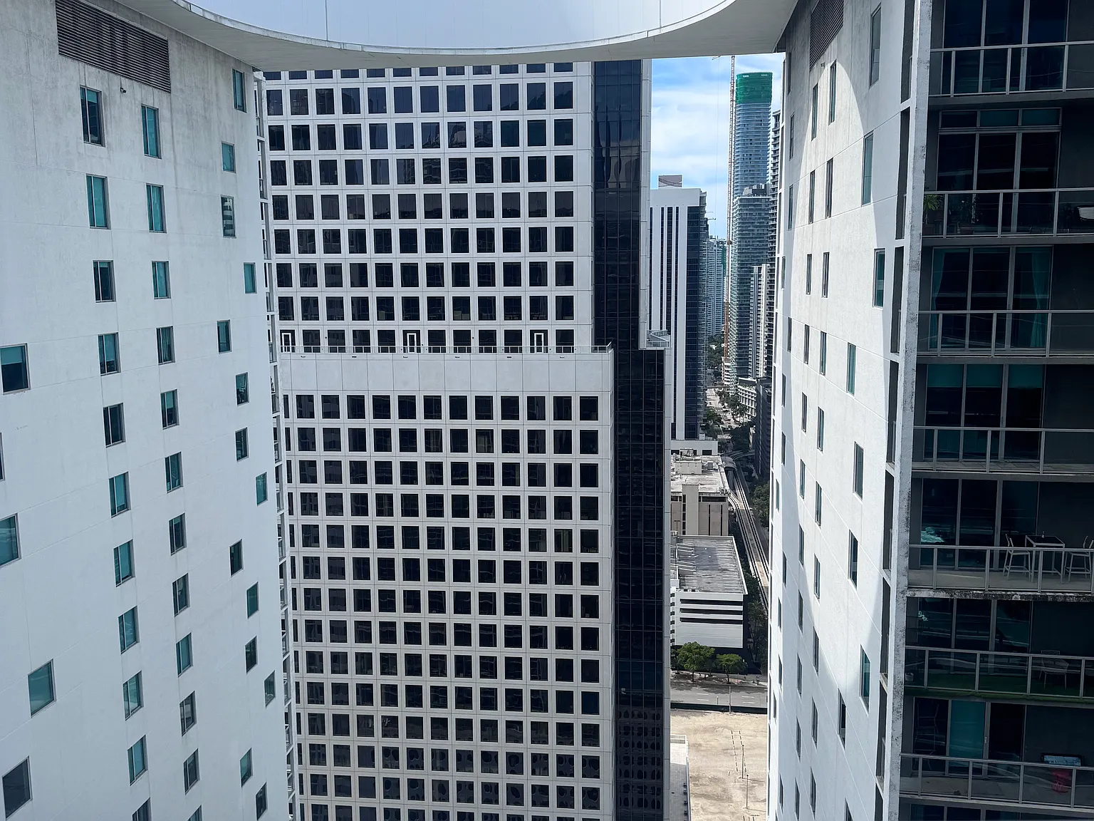 600 Brickell Ave — Photo 2