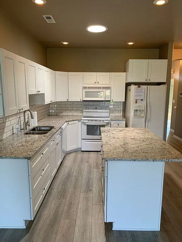 2 bed, 2.0 bath, 1165 sqft, $2,033 — Photo 3