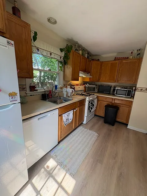 3 bed, 768 sqft, $2,850 — Photo 4
