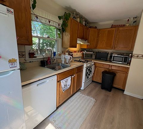 4th image of 42 Wickom Ave