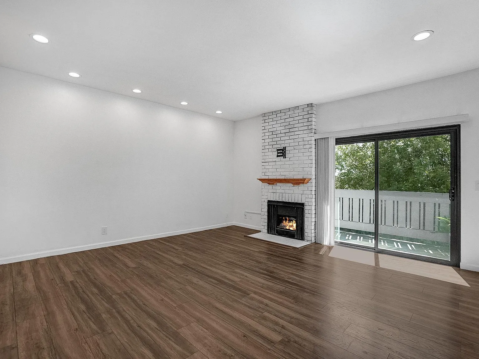 1 bed, 1.5 bath, 942 sqft, $3,400 — Photo 2