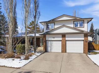 352 S Oakside Cir SW, Calgary, AB T2V4K4