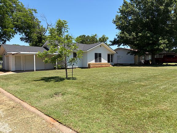 2nd image of 715 Gregory Rd