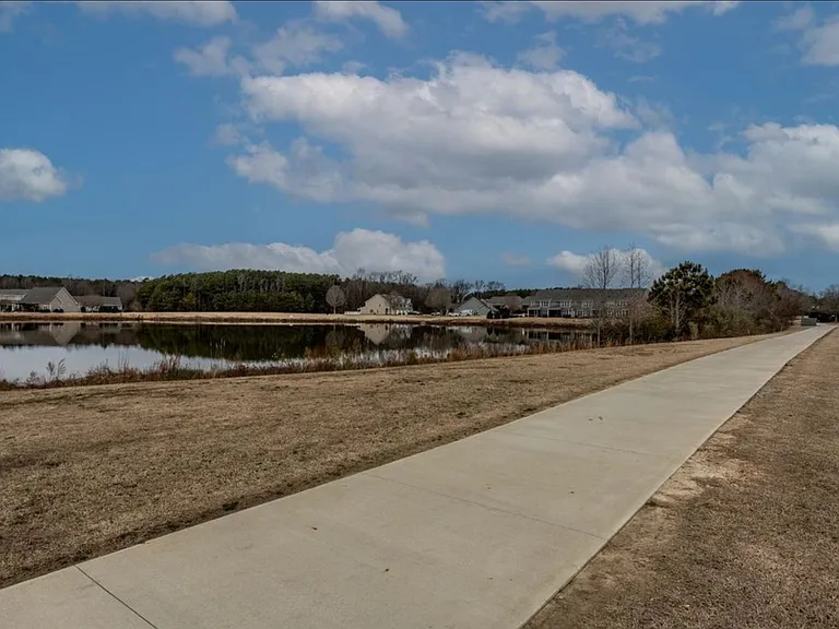 264 Wembley Dr — Photo 22
