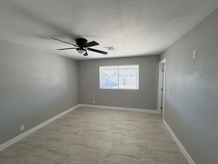 2501 W Sweetwater Ave — Photo 19