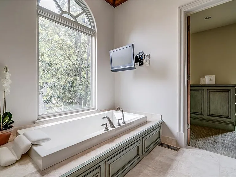 5701 Mistletoe Ct — Photo 29