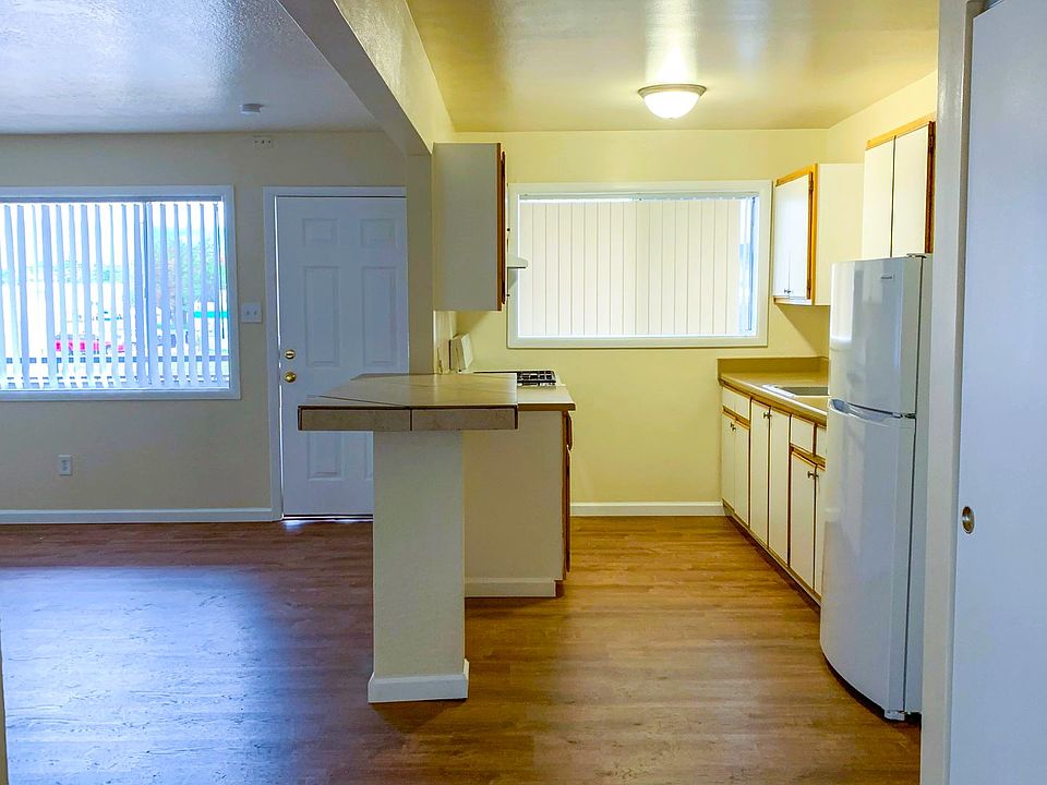 1st image of 1014 Valencia Dr SE APT 17