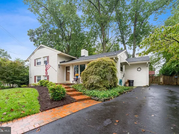 7505 Axton St, Springfield, VA 22151