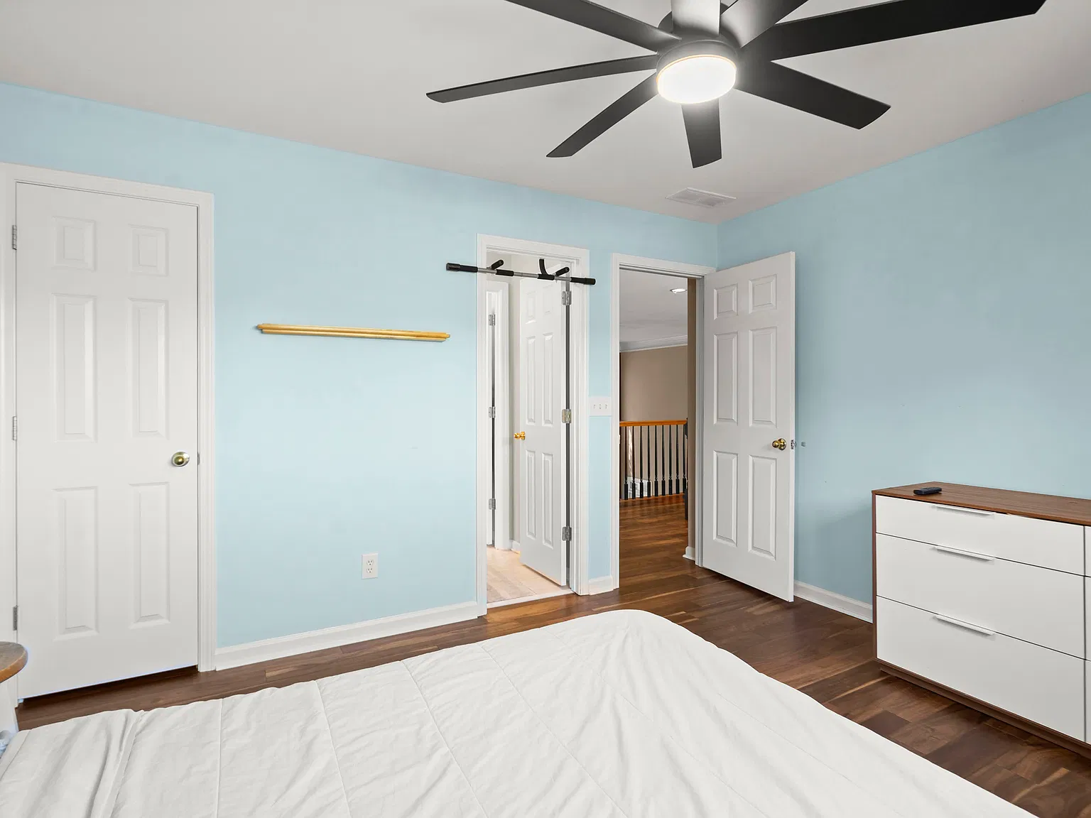 5 bed, 3720 sqft, $4,500 — Photo 3
