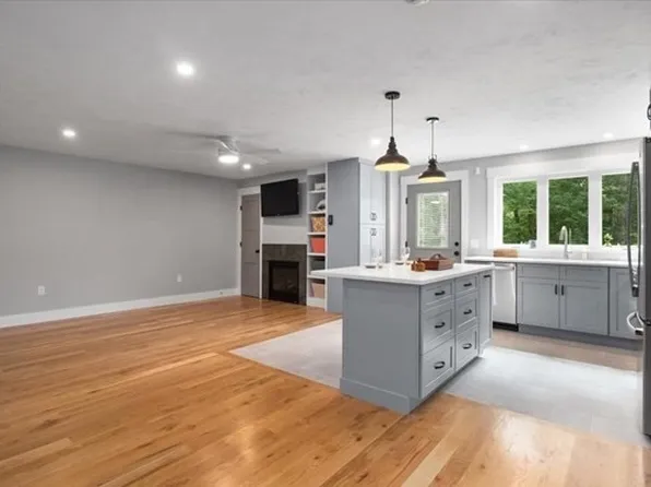14 Norway Farms Dr #R, Norfolk, MA 02056