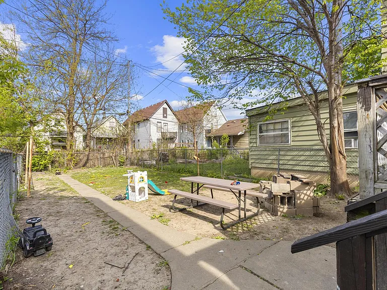 1567 S Cesar E Chavez Dr — Photo 8