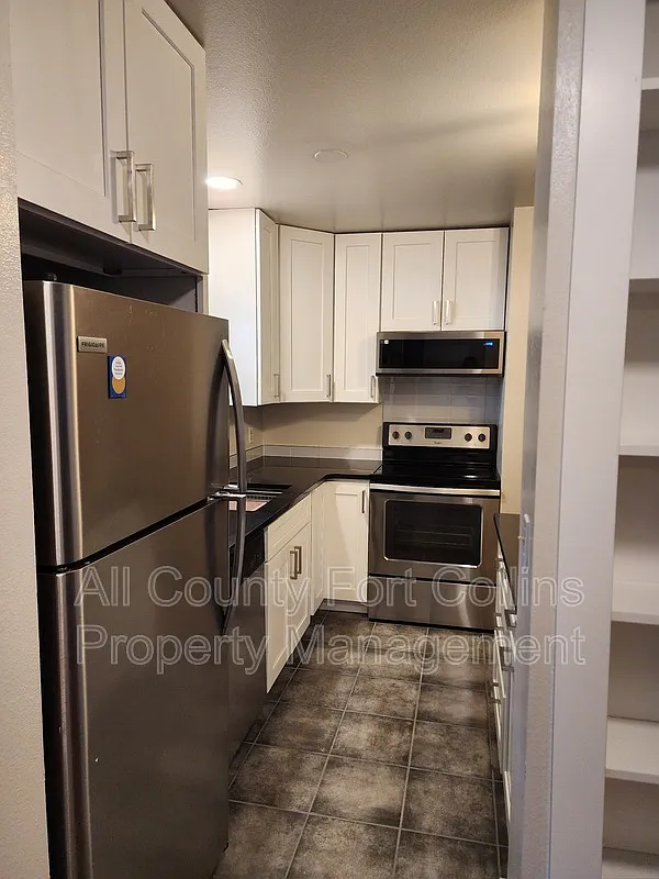 2 bed, 2.0 bath, 827 sqft, $1,475 — Photo 2