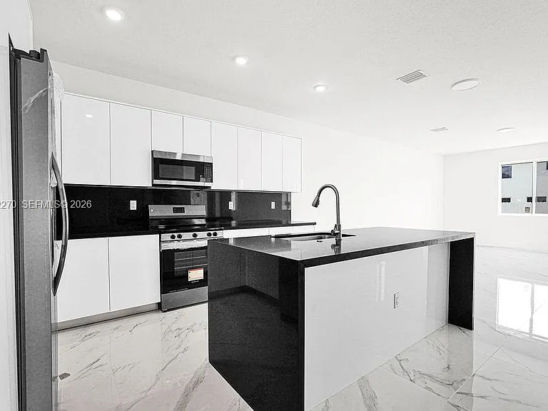 SW 125th Ave — Photo 7