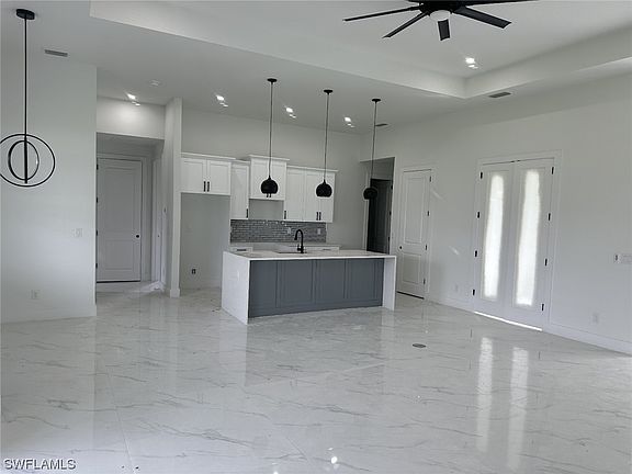 4th image of 433 NW 3rd Ter