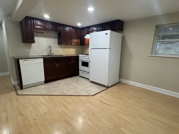 Tinas Towers - 4950 - G, 4950 N Christiana Ave, Chicago, IL 60625