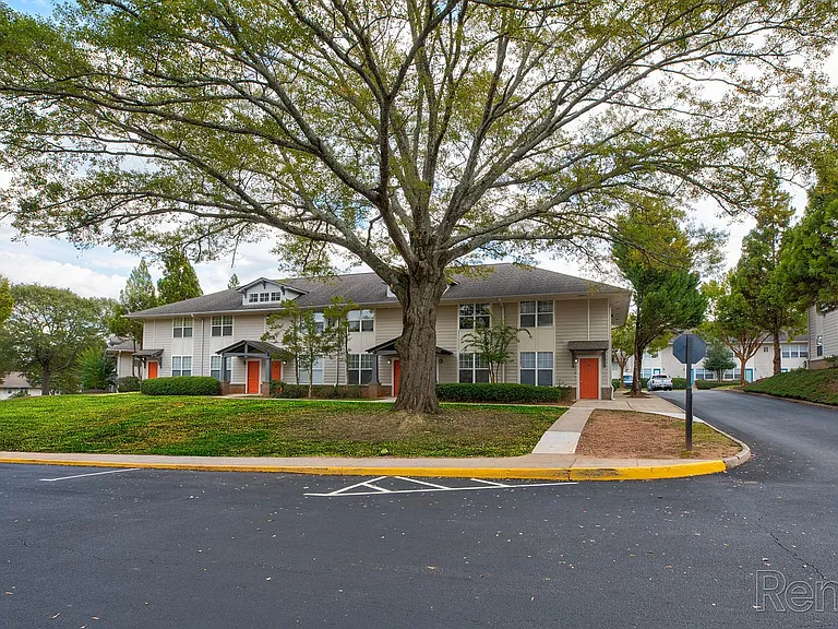 Towne at Lakewood Heights — Photo 44