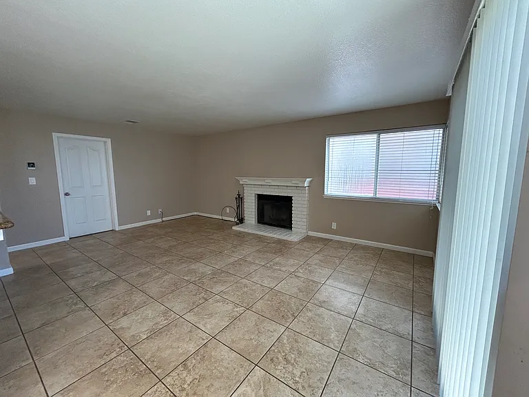 4416 Folsom Dr — Photo 8