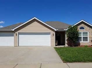 326 W 26th Ln, Eudora, KS 66025