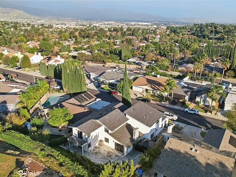 17465 Tuscan Dr — Photo 35