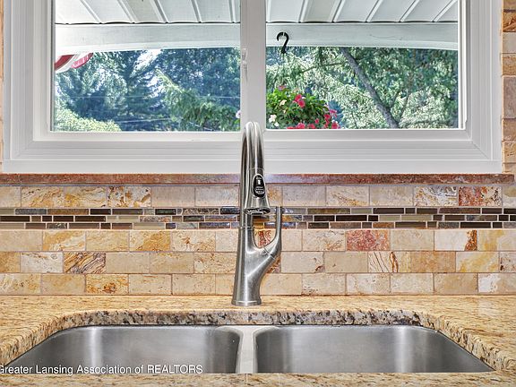 3rd image of 4605 Seneca Dr