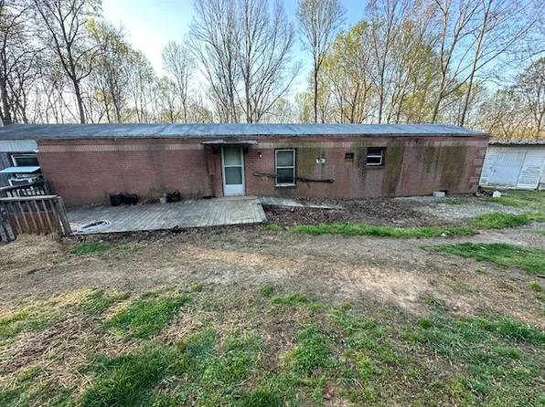 1211 Hillview Ln, Chapmansboro, TN 37035