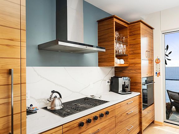 5th image of 311 E Superior St #1006
