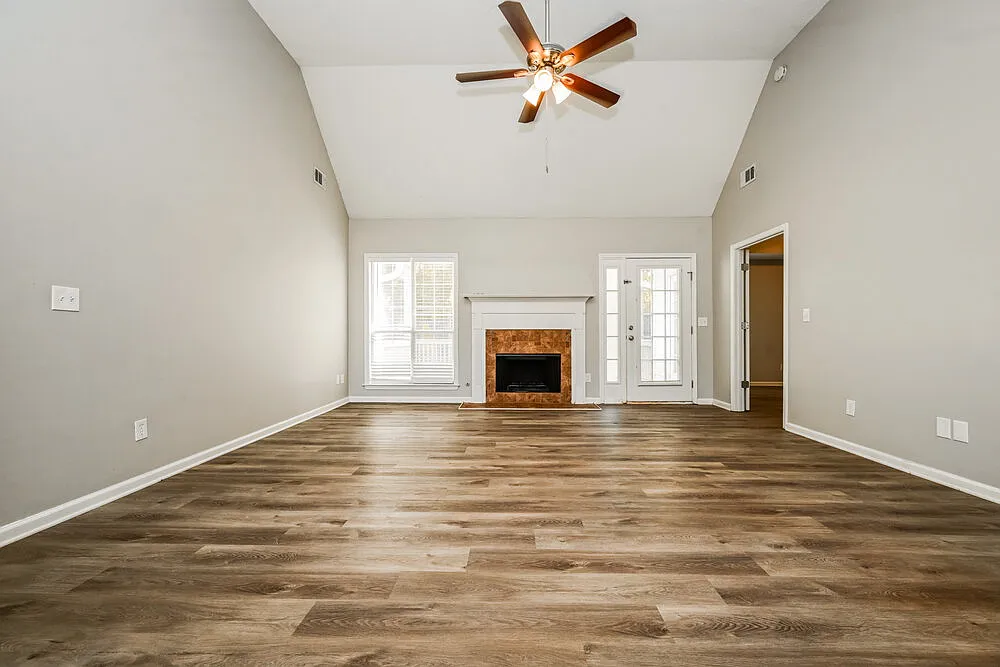 3 bed, 2.0 bath, 1870 sqft, $3,180 — Photo 4